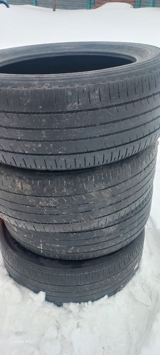 Продам резины на машину два комплетка и размера