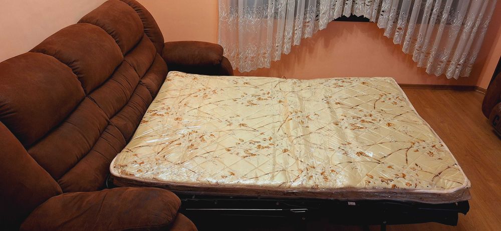 Холна гарнитура от естествена кожа.