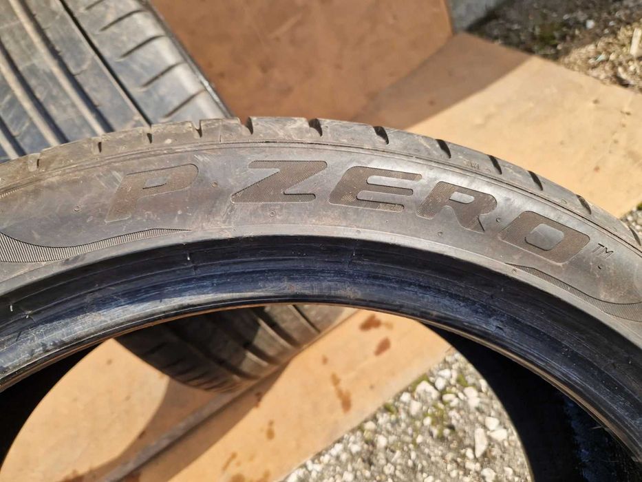 2 Pirelli R19 245/40 Летни гуми  DOT4922