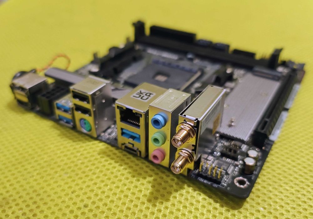 placa de baza mini-ITX AsRock A520M-ITX/ac