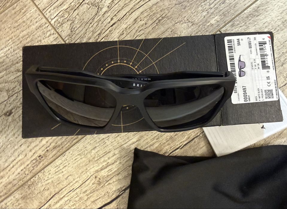 Солнцезащитные очки Oakley Briza