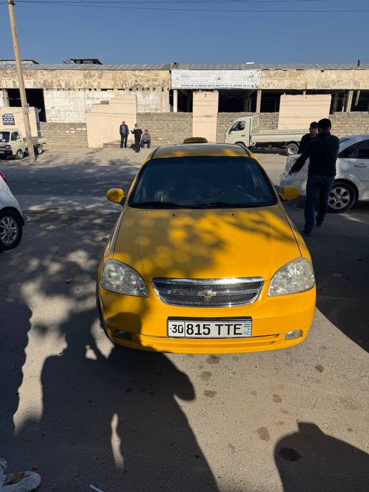 Продается машина в хорошем состоянии срочно.лачетти