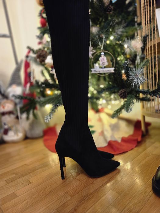 Високи ботуши с ток тип чорап