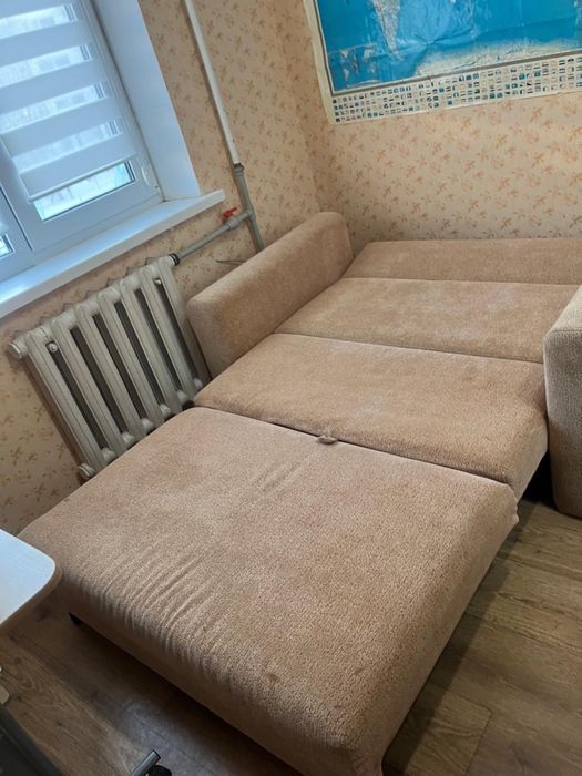 Раскладной диван в хорошем состоянии.