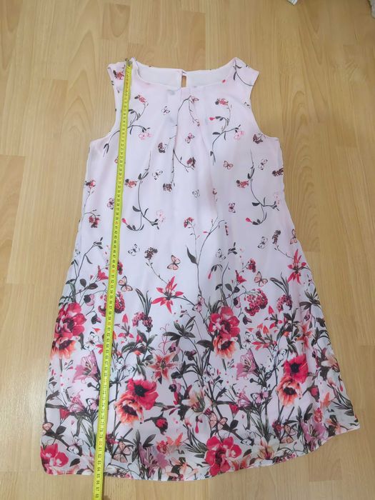 Дамска рокля с цветя размер M