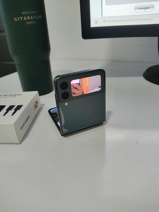 Samsung Galaxy Z flip3 yanada qulay narxda ekranlari yaxshi dog yoq
