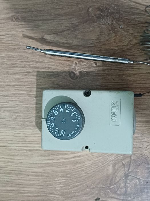 Termostat 0-40C  in stare foarte buna. Este testat