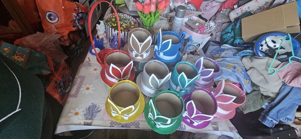 Cutii pentru copii sau aranjamente florare pentru sărbătorile pascale