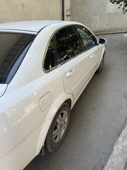 Moshina lacetti 1,8 avtomat lyuki bor