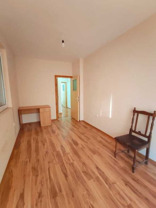 Дава се под наем Тристаен апартамент в Бургас, Меден рудник - зона А - 80 кв.м за 96.9 € - Снимка #1