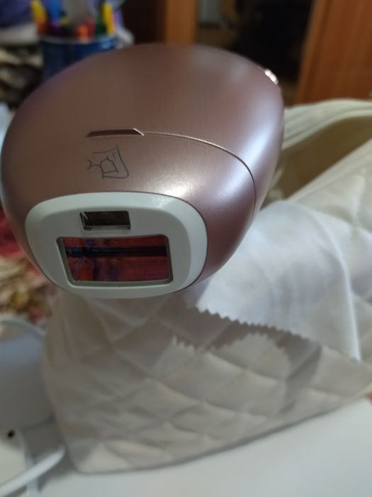 Фотоепилатор IPL Philips Lumea Bri 959
