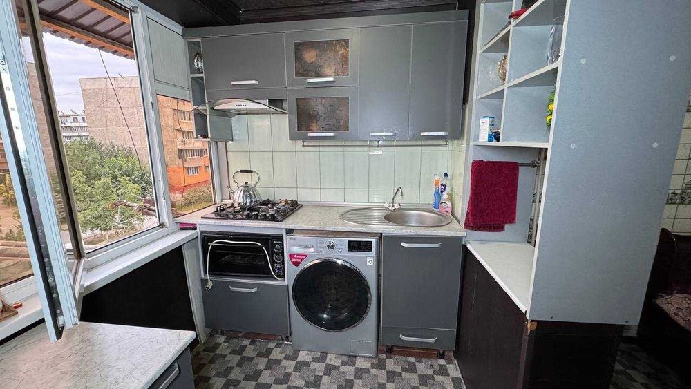 Киргили Гулшан магазини 3-qavatda 3-xona yevro remont ID: 1390