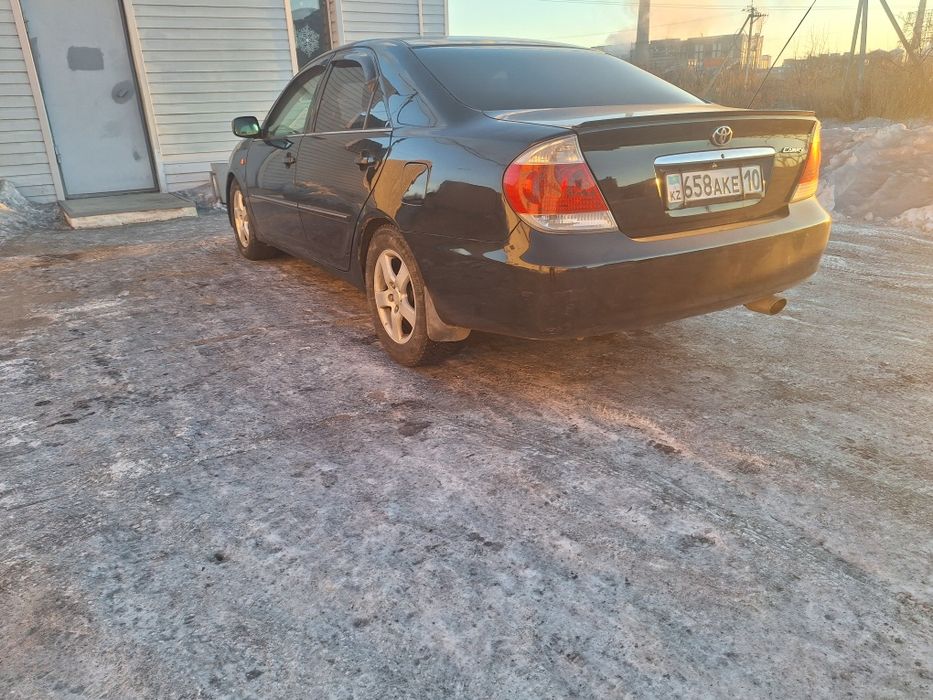 Машина Toyota Camry