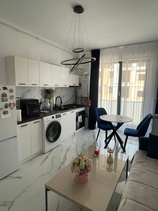 De inchiriat 2 camere (studio)