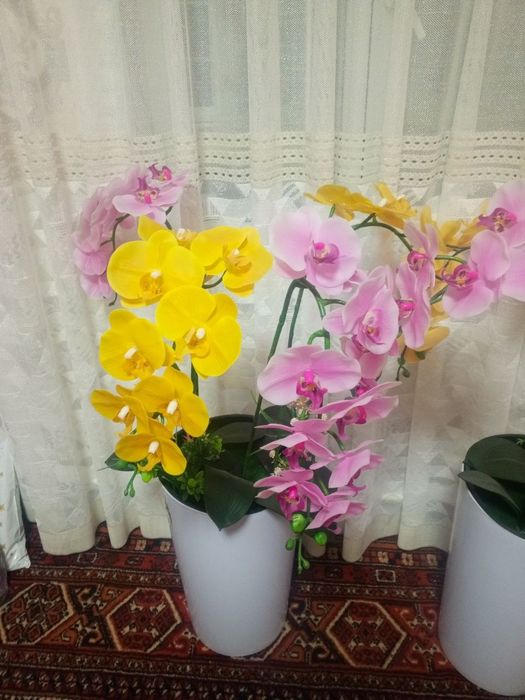 Suniy Gul chiroyli yaxshi xolatda