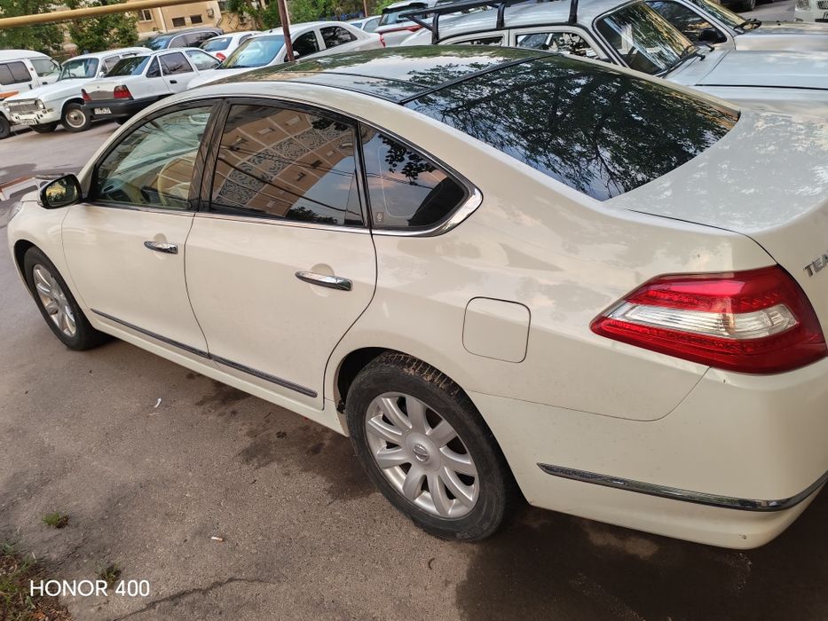 Mashina nissan teana