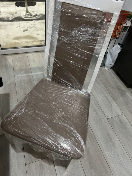 Стол со стульями