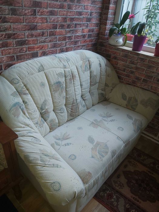 Canapea de doua locuri