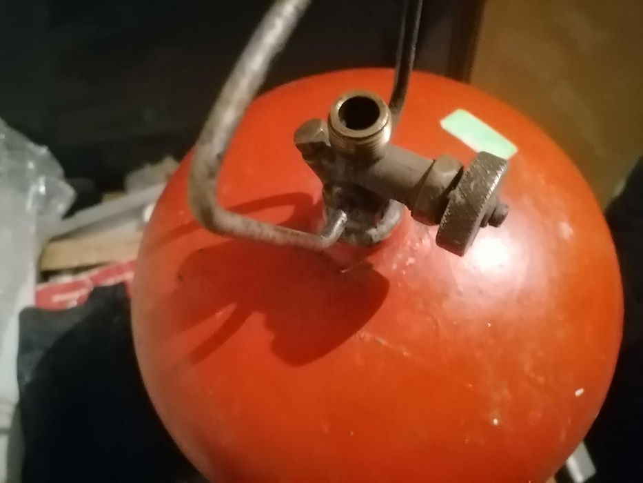 Продавам газова. Печка отоплителна печка