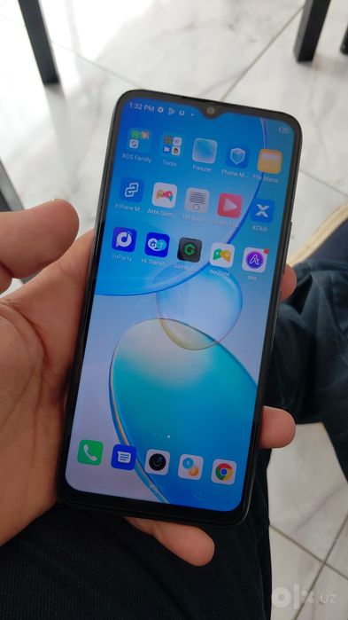 Infinix hot 12i.