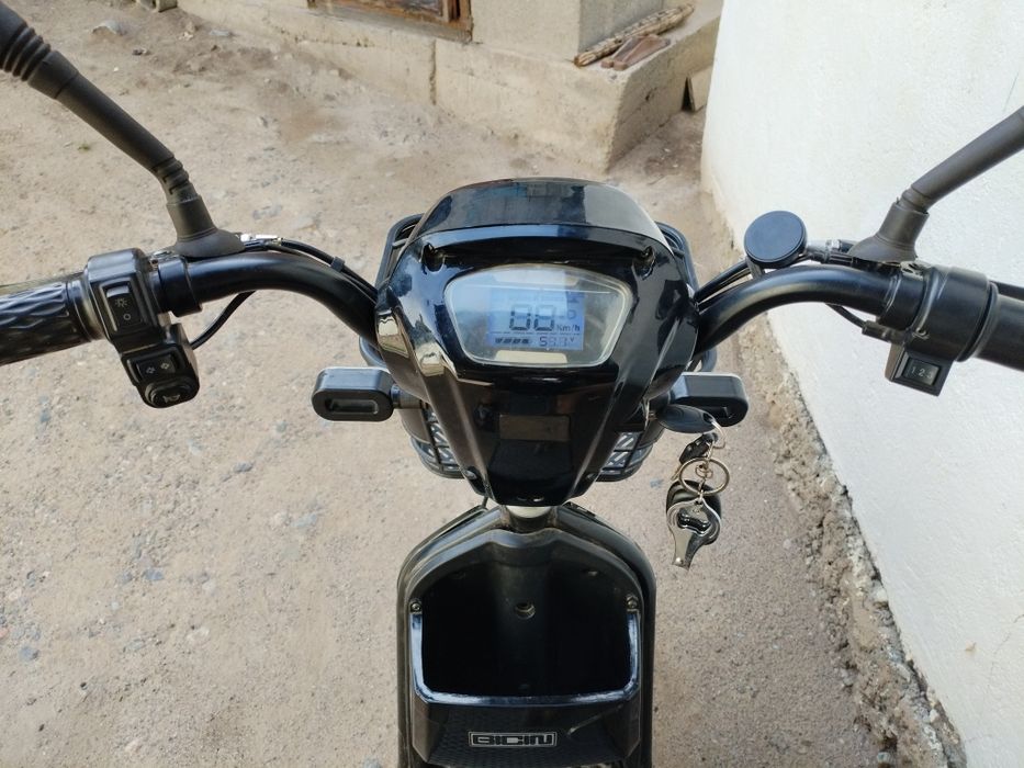 Продам электро скутер ск8