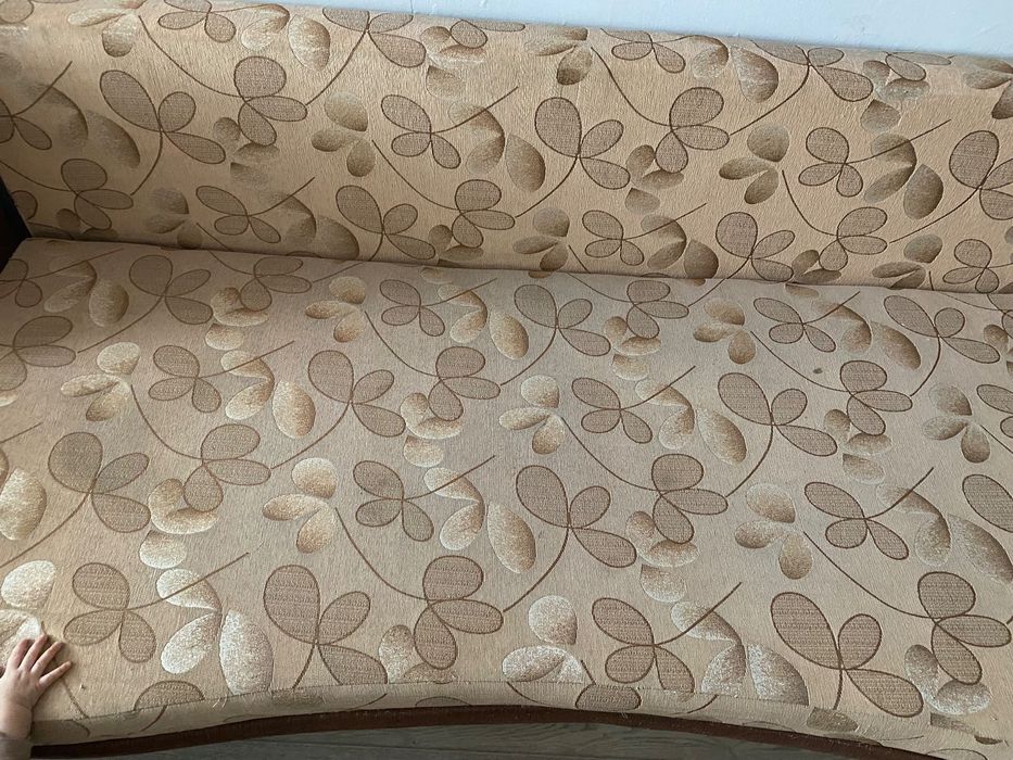 Продам диван в норм состоянии