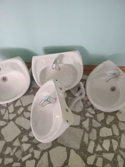 Продам унитаз и тюльпаны