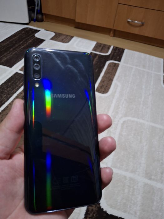 Продам смартфон самсунг А 50