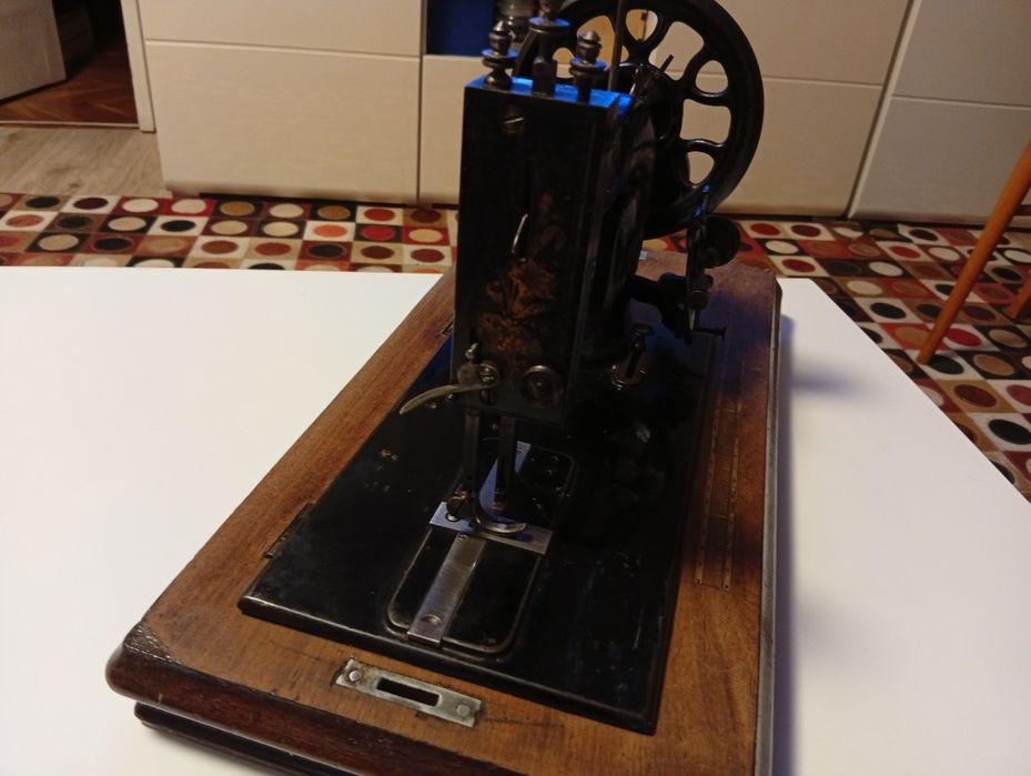 Шевна машина много стара