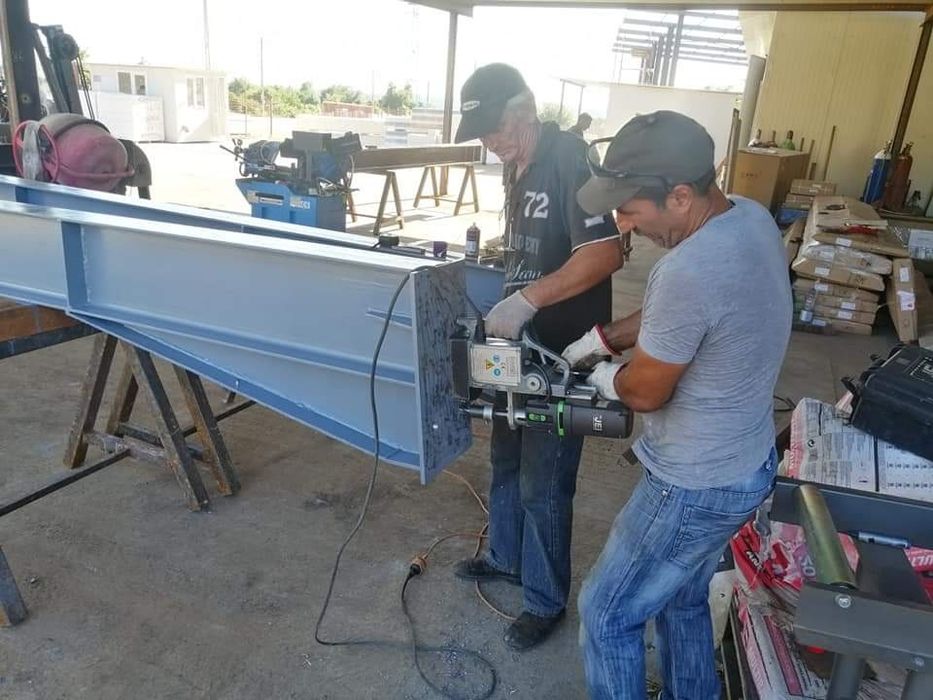 Confectionam hale metalice