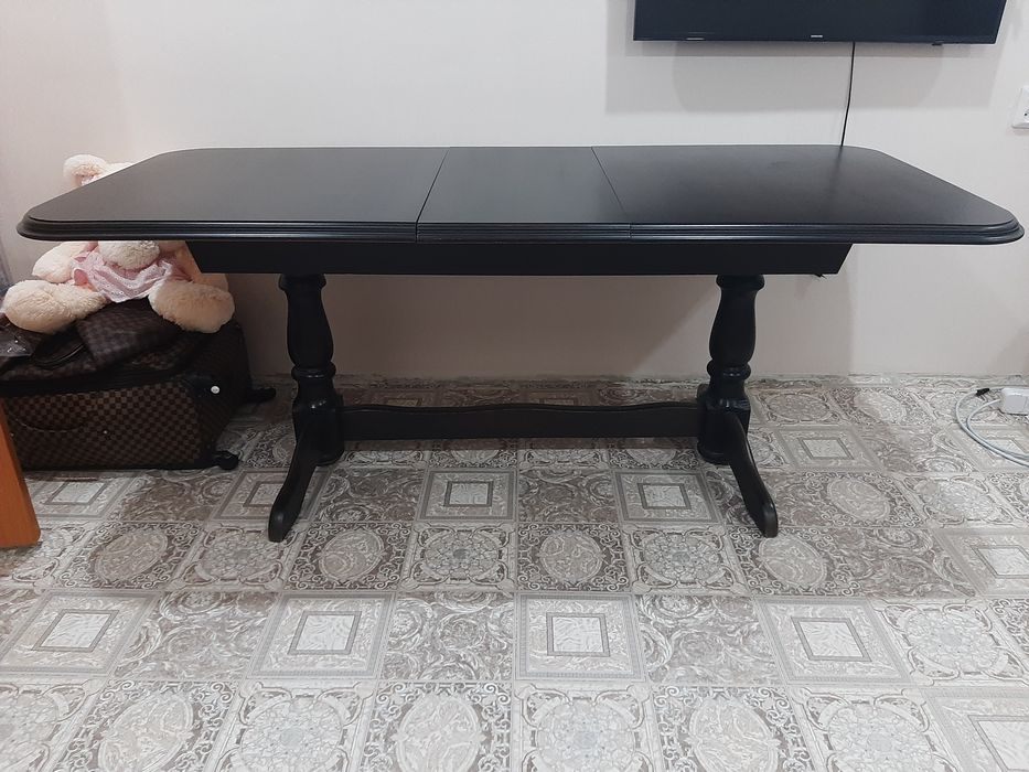 Деревянный стол в отличном состоянии