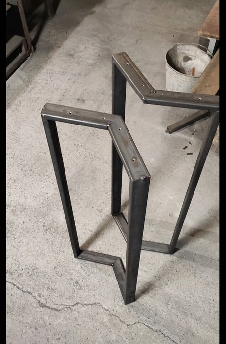 тежка и стабилна желязна основа за маса