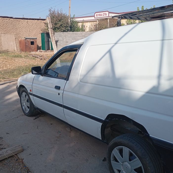 Ford escord sotiladi yili 1992