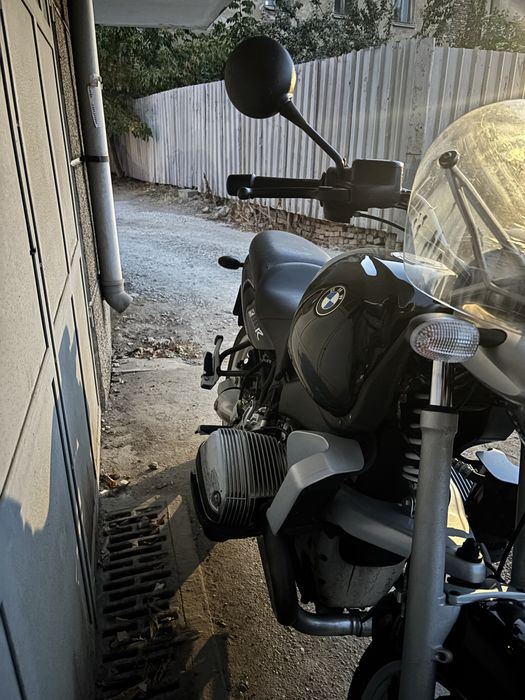 BMW R850r.