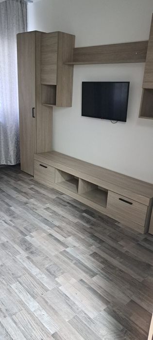 Închiriez Garsoniera 40 mp,renovata complet-Zona Rozelor (lângă liceul Nicolae Titulescu) — fotografia 1