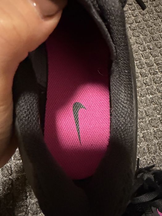 Vand adidasi Nike