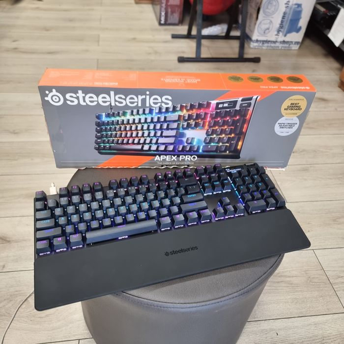 Amanet F28: Tastatura Gaming SteelSeries Apex Pro Gen 3