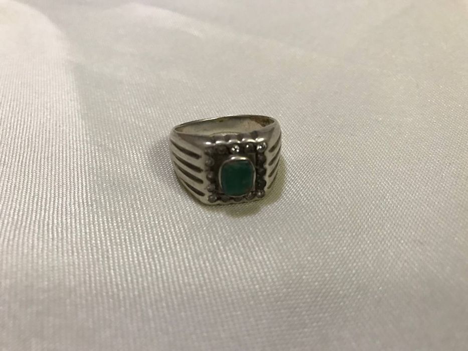 Kumush uzuk sotiladi