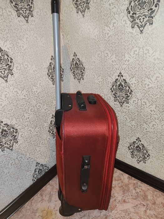 Чемодан б/у небольшой