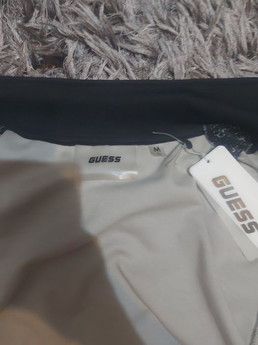 Vând bluza guess