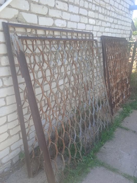 Продам металлические решетки на окна