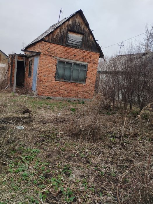 Продам дачу кирпичную с мансардой. Есть скважина, центральный полив