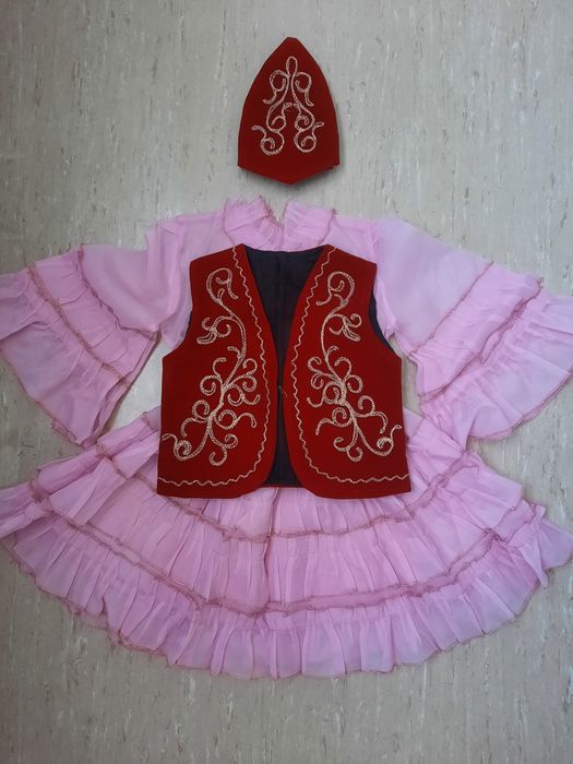 Продам костюм на девочку