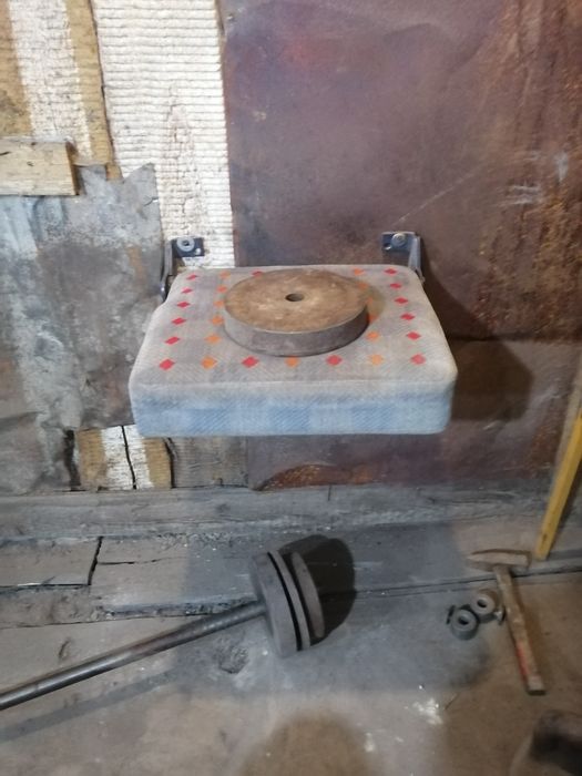 Стульчик откидной