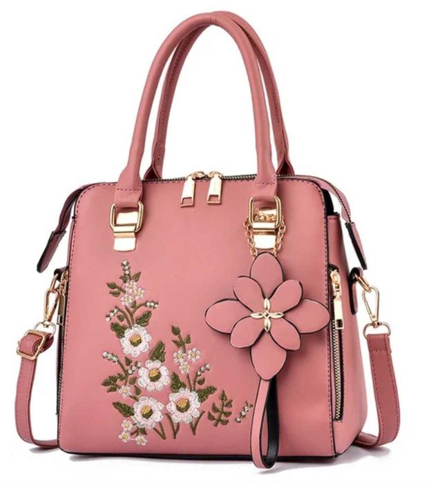 Нова красива дамска чанта, в бордо с цветя