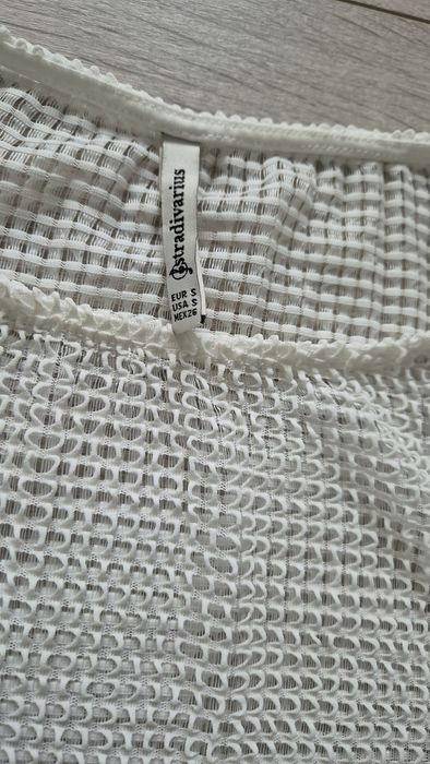 Bluză albă cu găuri