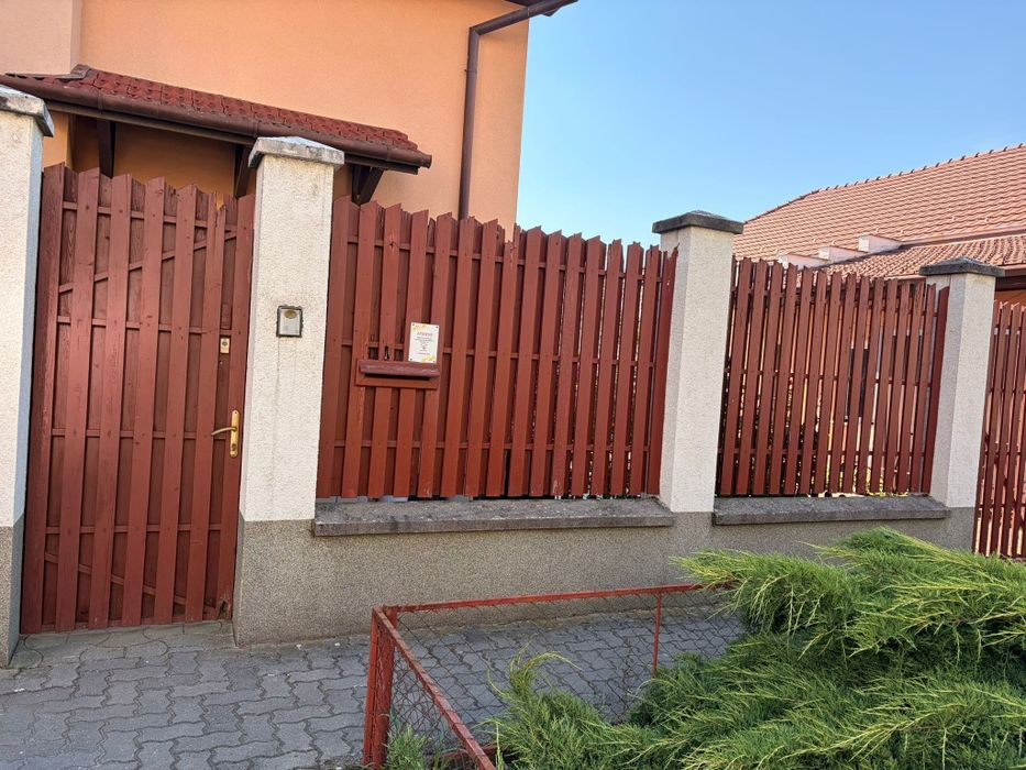 Vând  ansamblu  poartă