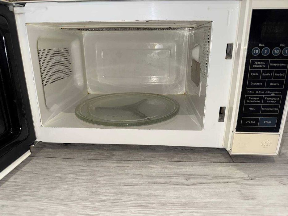 Микроволновка Elenberg