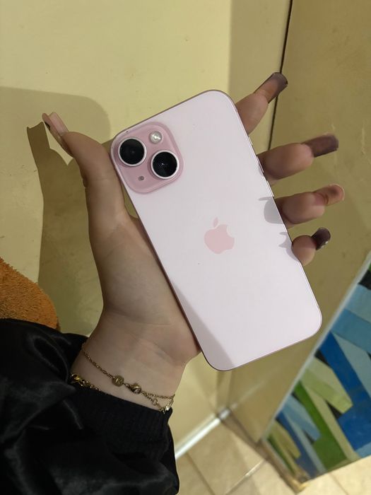 Продавам iPhone 15 128gb