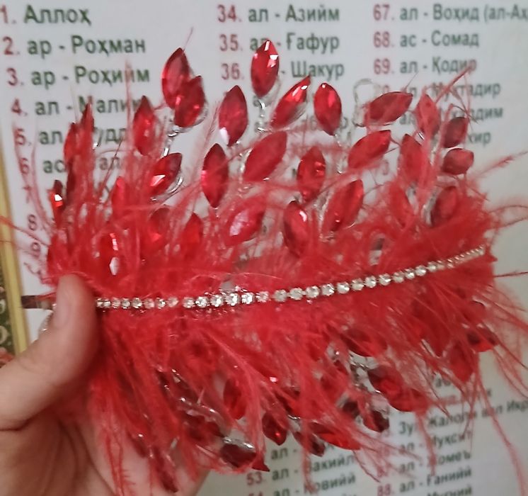 Diadema abadok rangi qizil